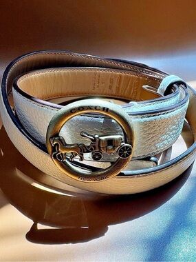 COACH Chalk White Pebble Leather Horse and Carriage Plaque Buckle Belt L F78181